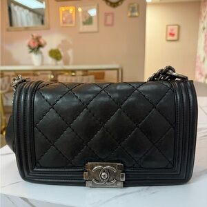 CHANEL Medium Boy Bag